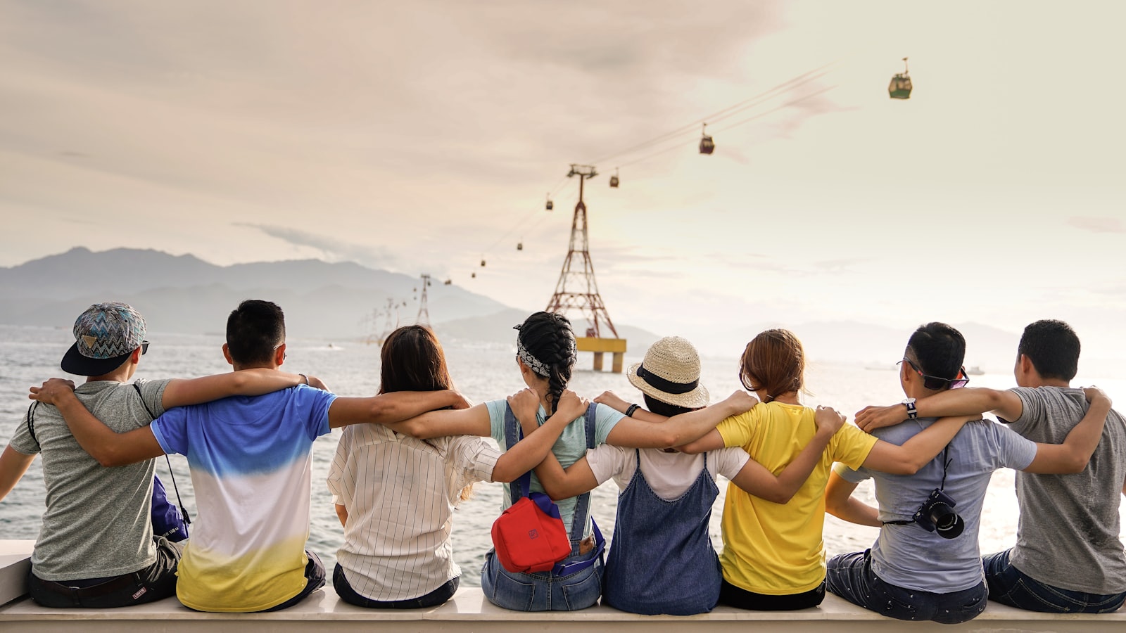 Following Authors, Reading Anonymously: Bonding Before the First Login